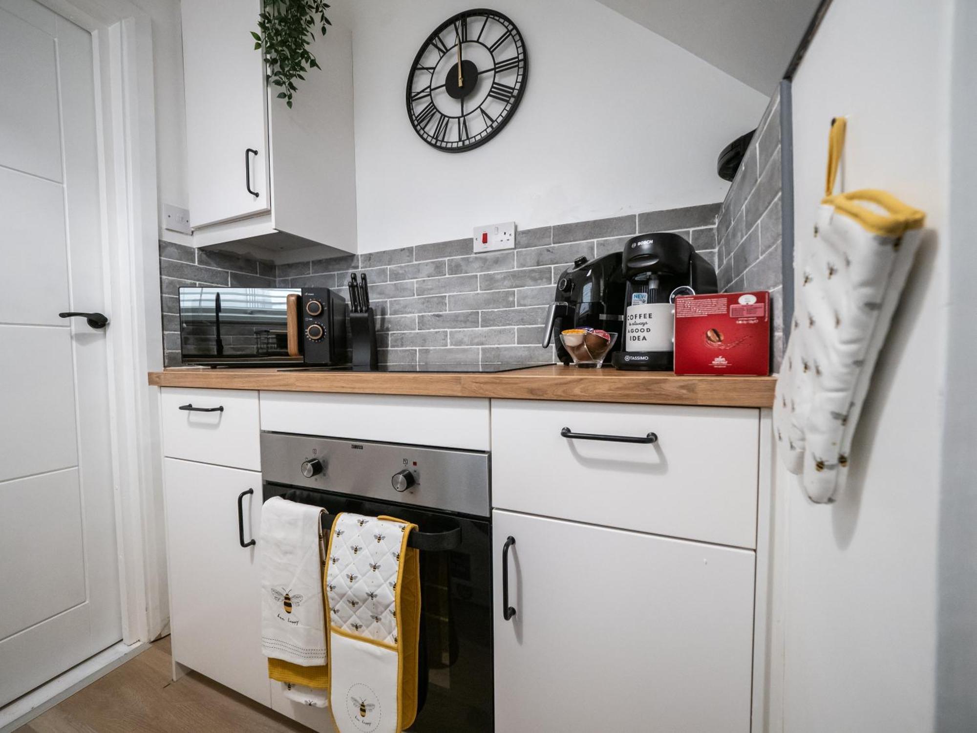 Seaside Retreat: Luxury 1-Bed, Free Parking Διαμέρισμα Πόρτσμουθ Εξωτερικό φωτογραφία
